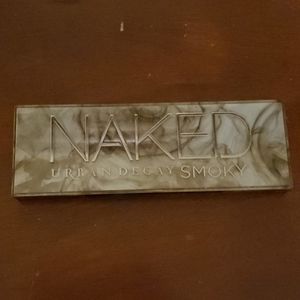 Urban decay smoky pallet
